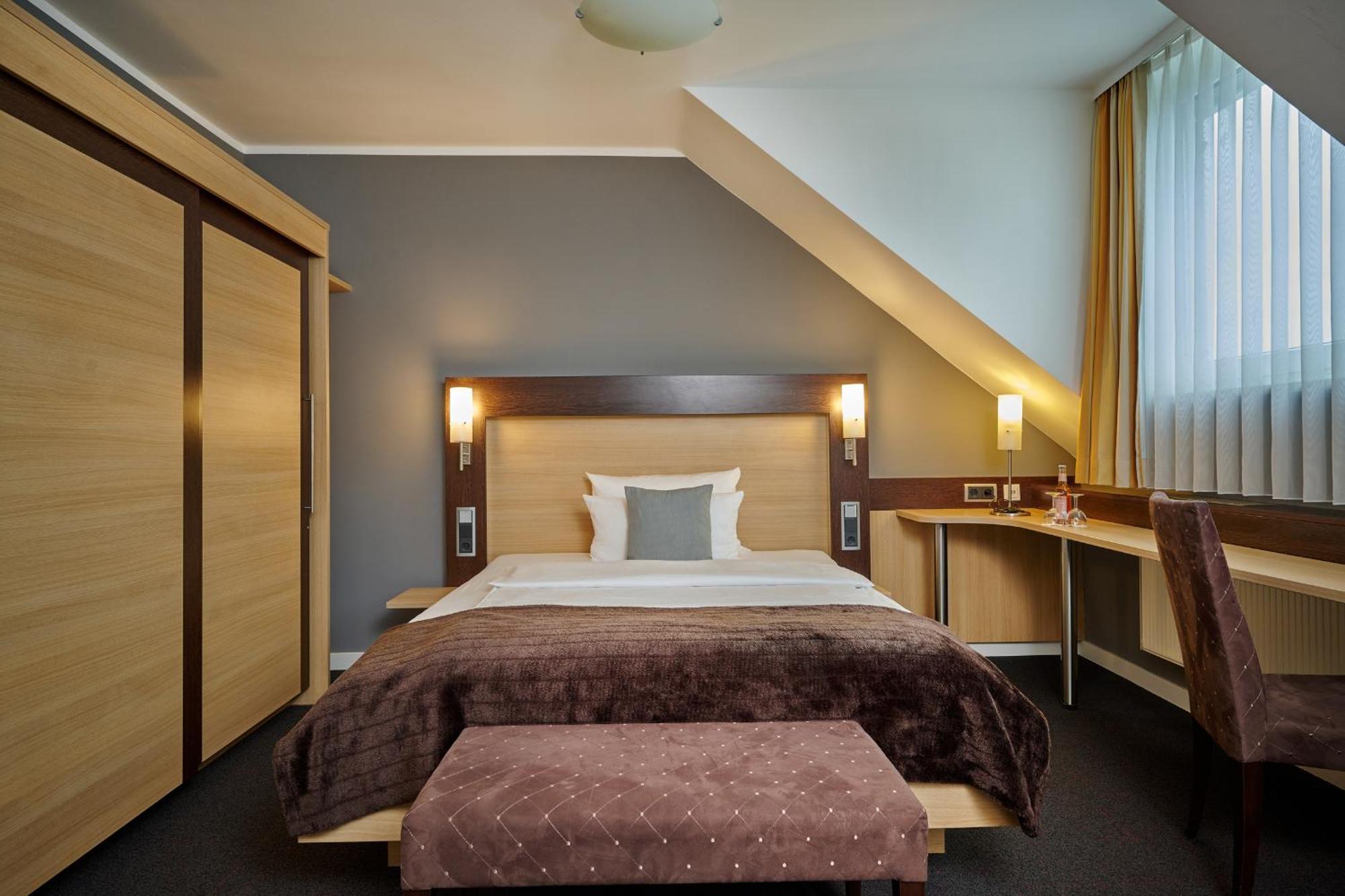 Hotel Westend Nuremberg Bagian luar foto