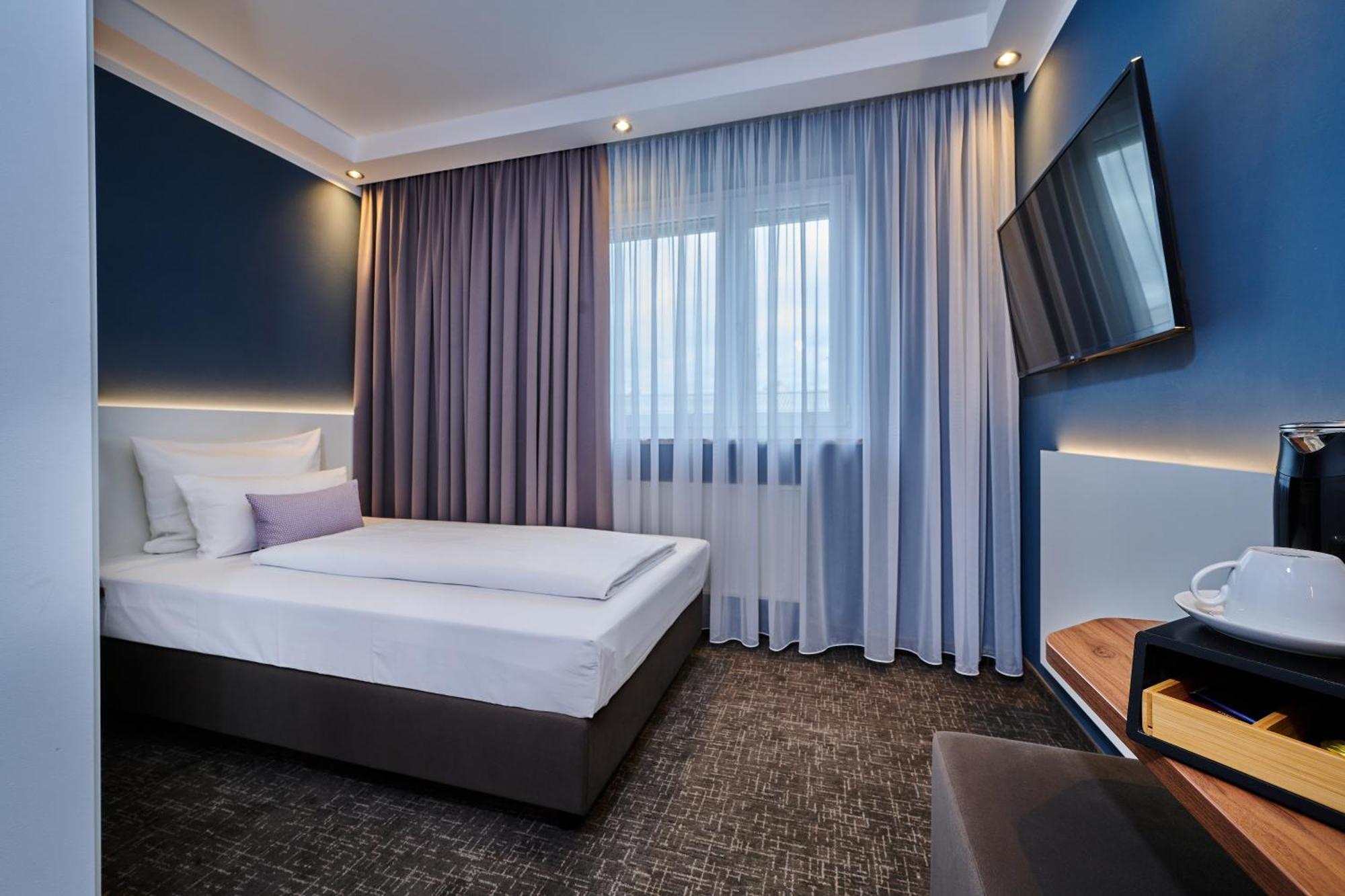 Hotel Westend Nuremberg Bagian luar foto
