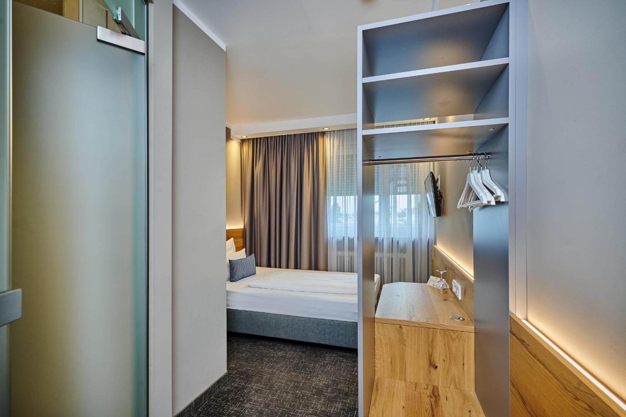 Hotel Westend Nuremberg Bagian luar foto