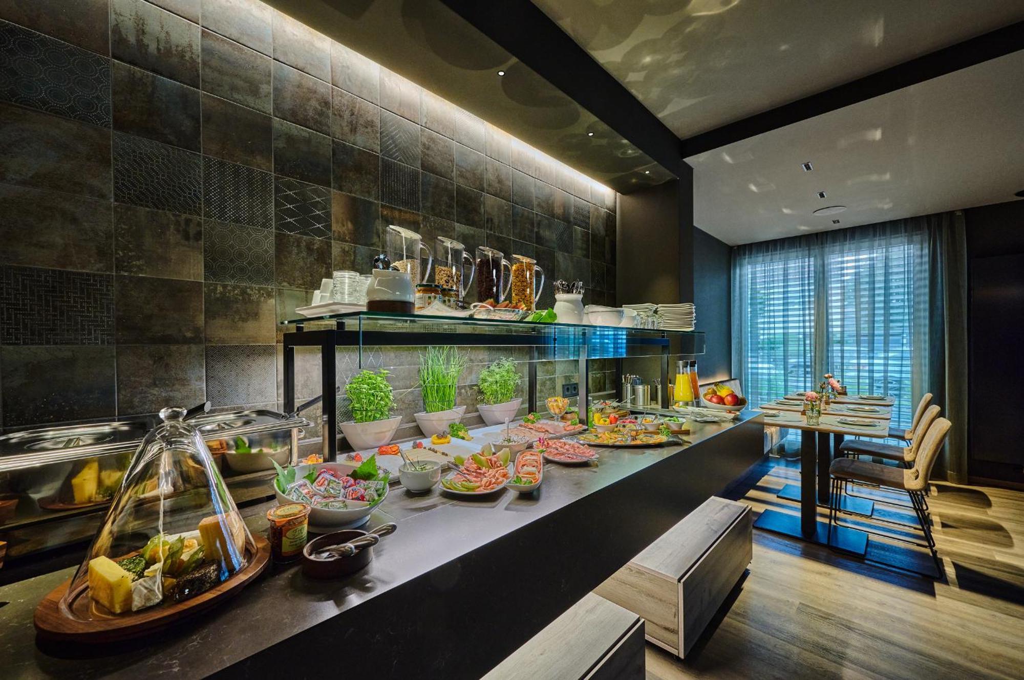 Hotel Westend Nuremberg Bagian luar foto