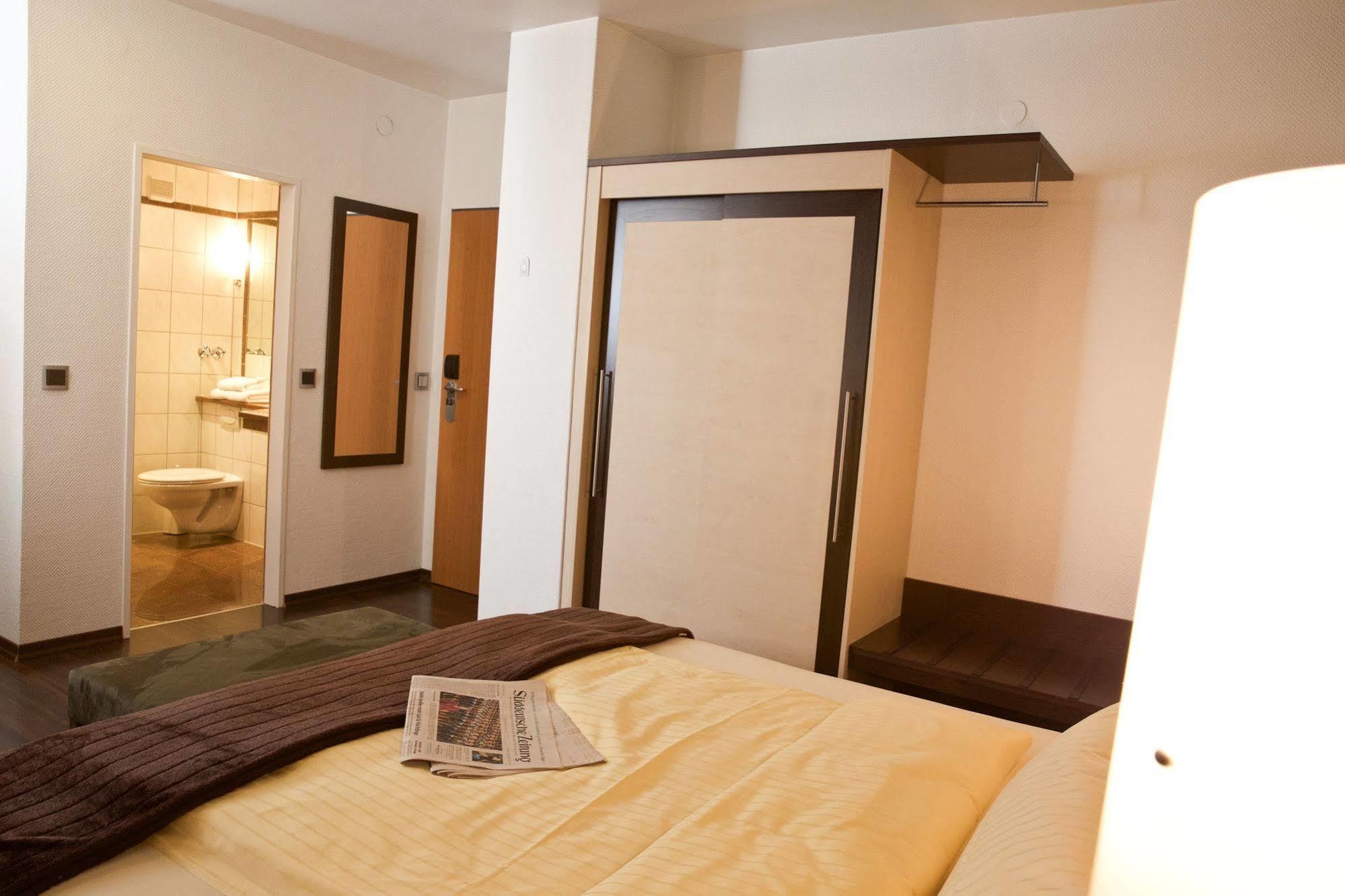 Hotel Westend Nuremberg Bagian luar foto
